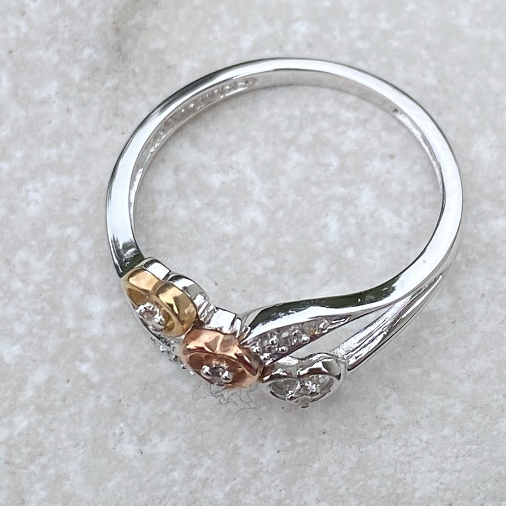 SOLD 💲3 heart Diamond 10k white gold ring with yellow and rose gold accent - Picture 4 of 15